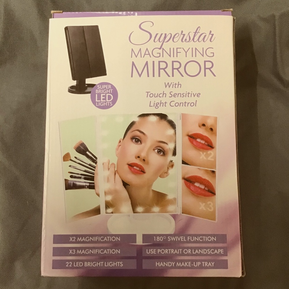 NWOT MAGNIFYING MIRROR WITH TOUCH SENSITIVE